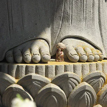 蛙薬師瑠璃光如来足元